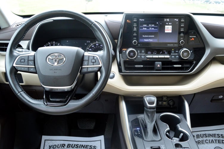 2021 Toyota Highlander XLE AWD V6 in Wooster, OH - Dunn Brothers Premium Auto
