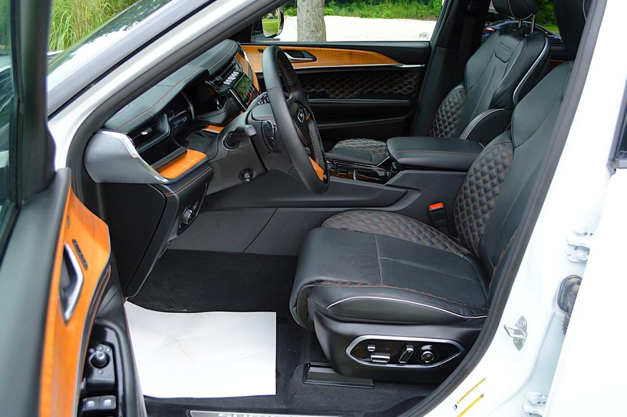 2024 Jeep Grand Cherokee Summit 4WD