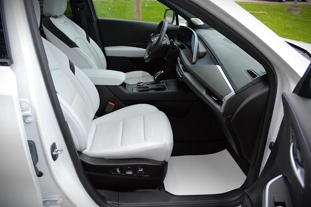 2024 Cadillac XT4 Sport AWD