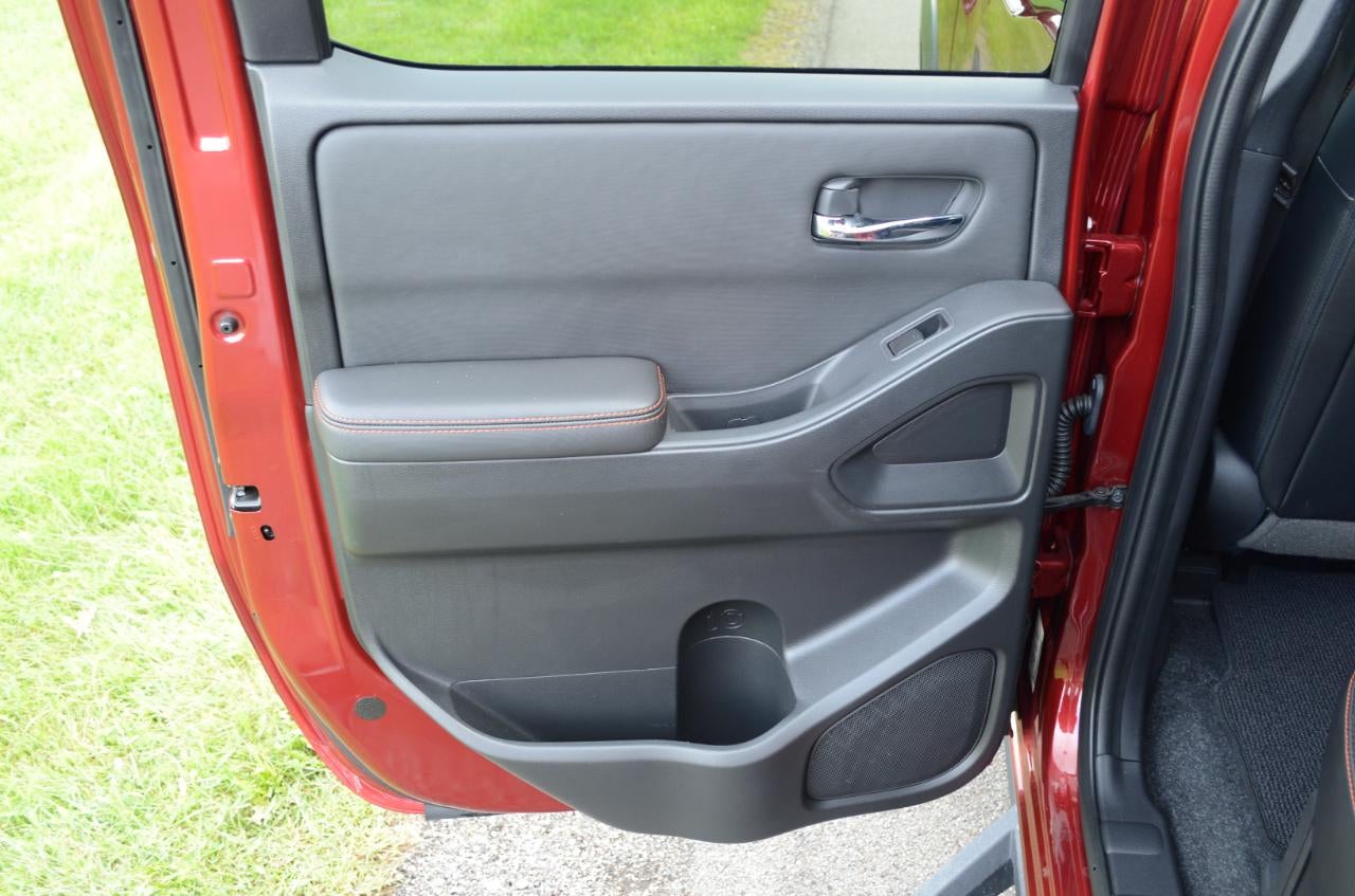 2023 Nissan Frontier PRO-4X Crew Cab 4WD