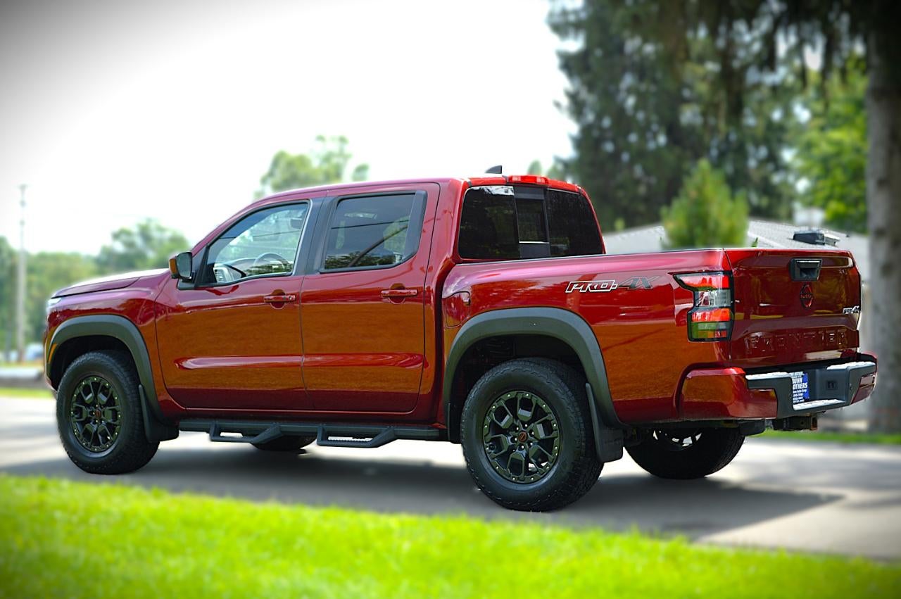 2023 Nissan Frontier PRO-4X Crew Cab 4WD