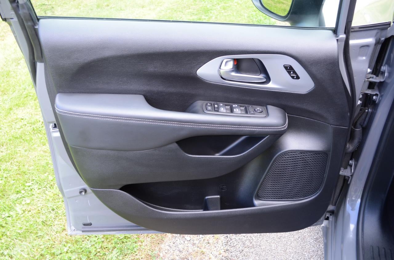 2023 Chrysler Pacifica Touring L AWD
