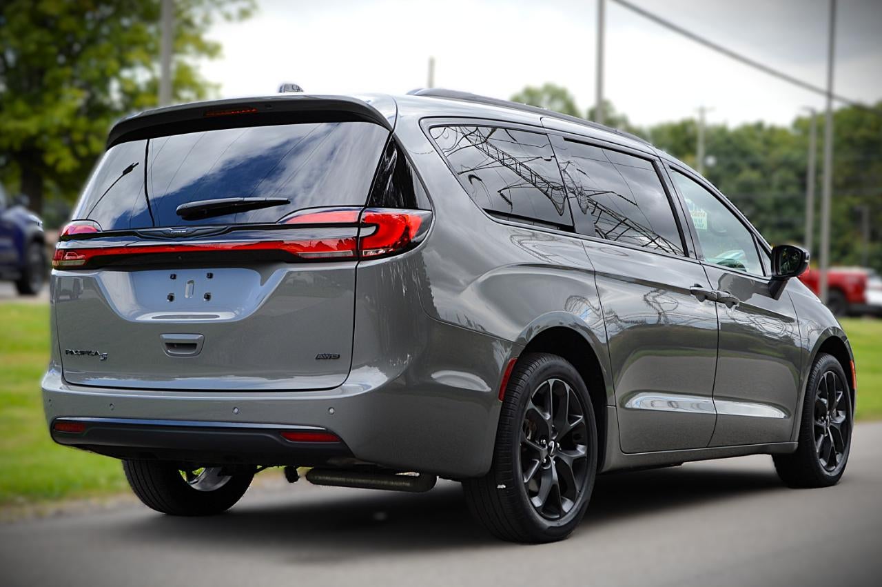 2023 Chrysler Pacifica Touring L AWD