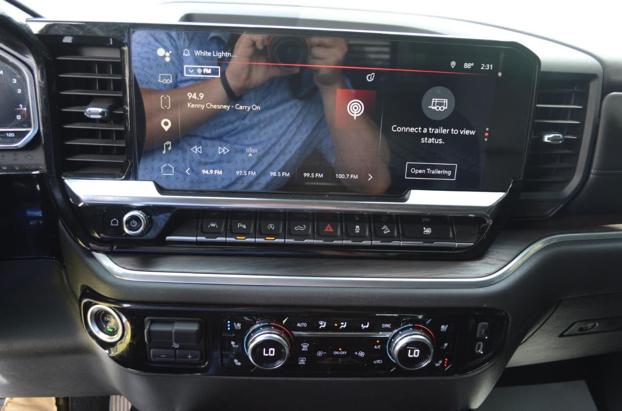 2022 GMC Sierra 1500 SLT Crew Cab 4WD
