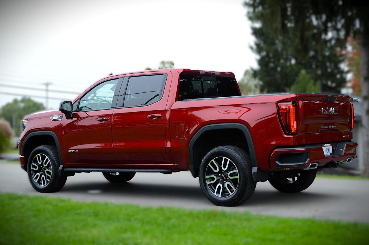 2025 GMC Sierra 1500 AT4 Crew Cab 4WD