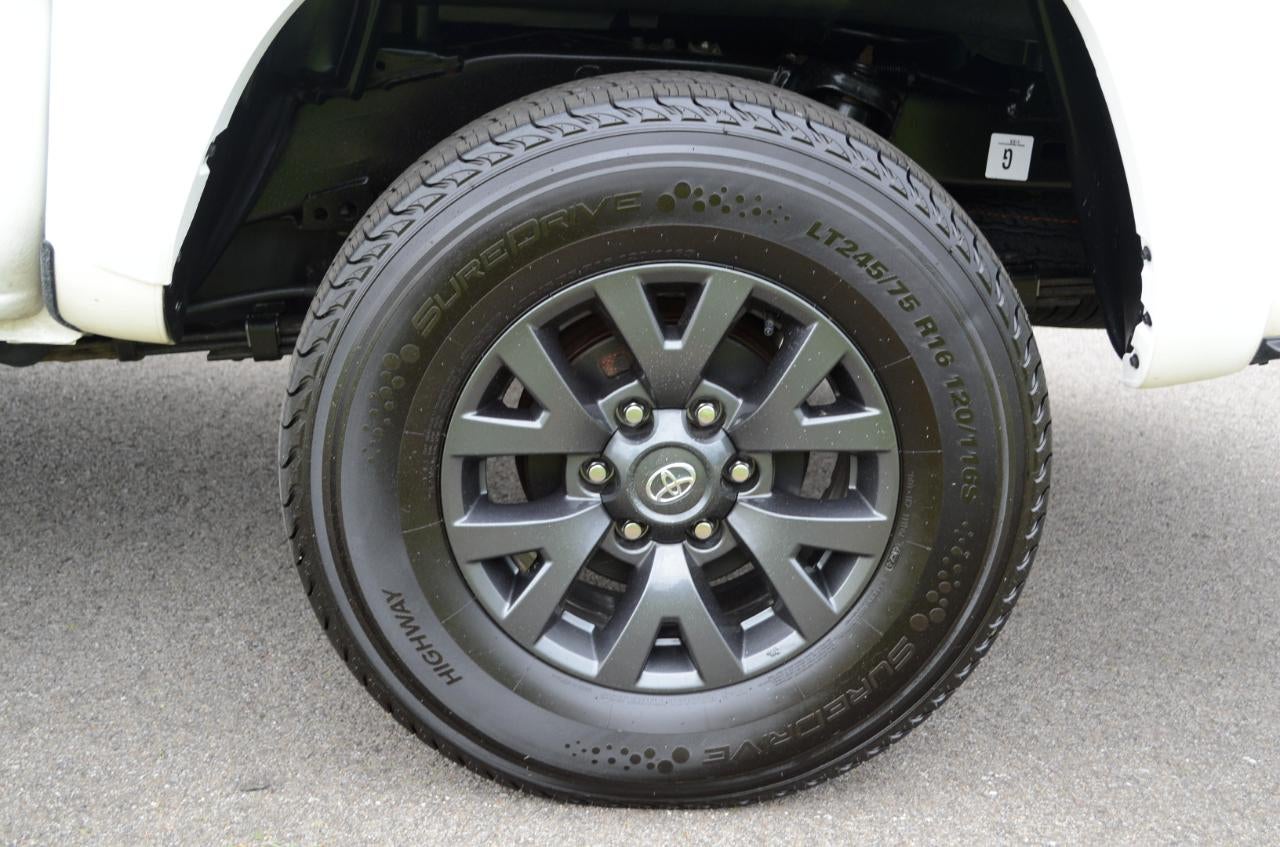 2023 Toyota Tacoma SR5 Double Cab Short Bed V6 6AT 4WD