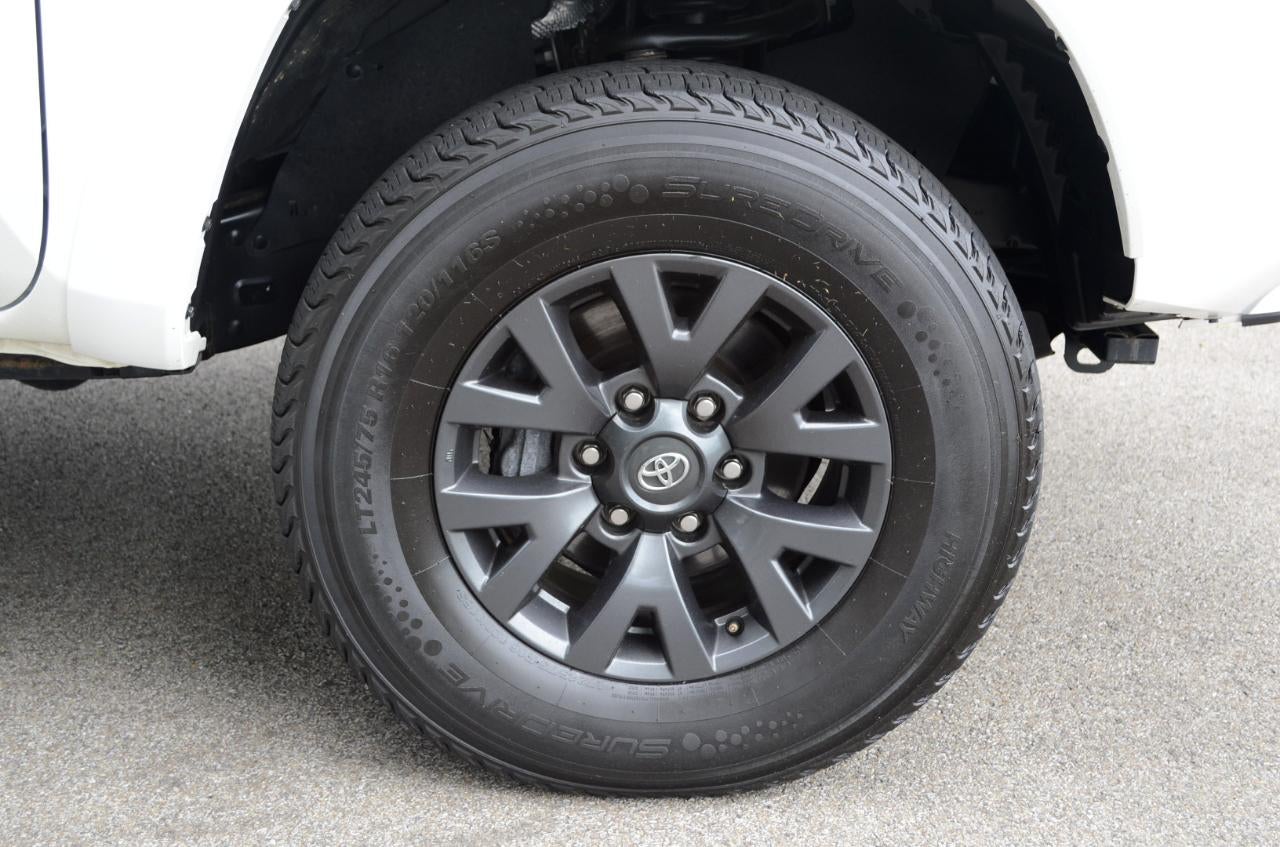 2023 Toyota Tacoma SR5 Double Cab Short Bed V6 6AT 4WD