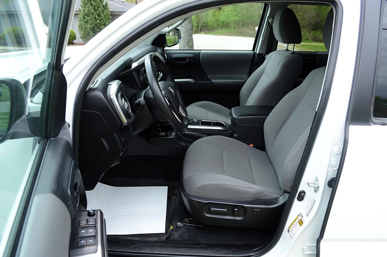 2023 Toyota Tacoma SR5 Double Cab Short Bed V6 6AT 4WD