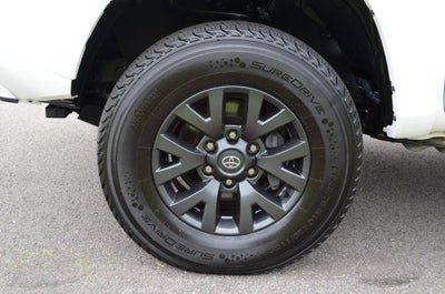 2023 Toyota Tacoma SR5 Double Cab Short Bed V6 6AT 4WD