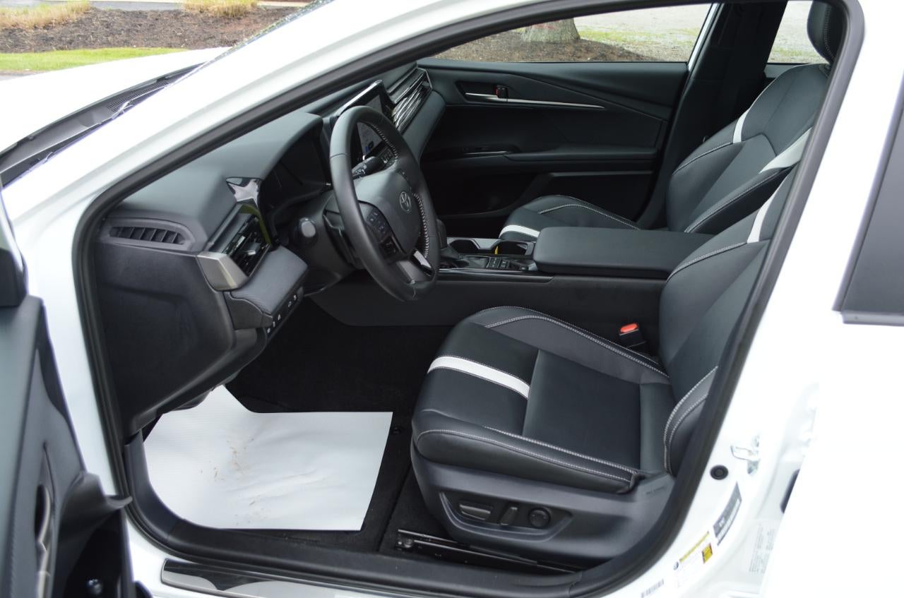 2025 Toyota Camry Hybrid SE