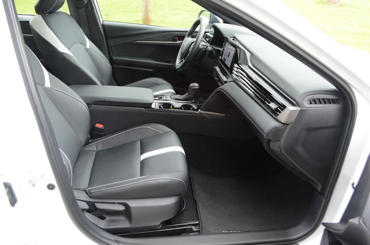 2025 Toyota Camry Hybrid SE