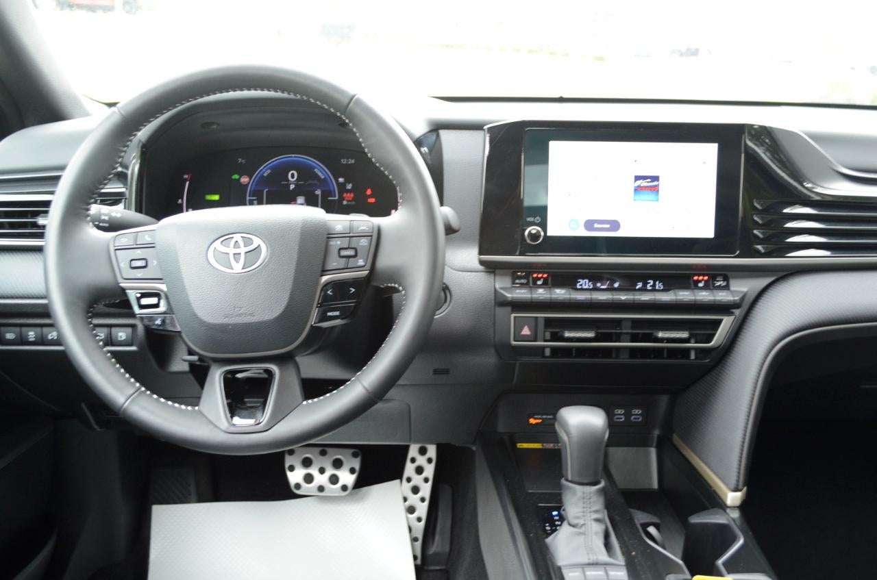 2025 Toyota Camry Hybrid SE