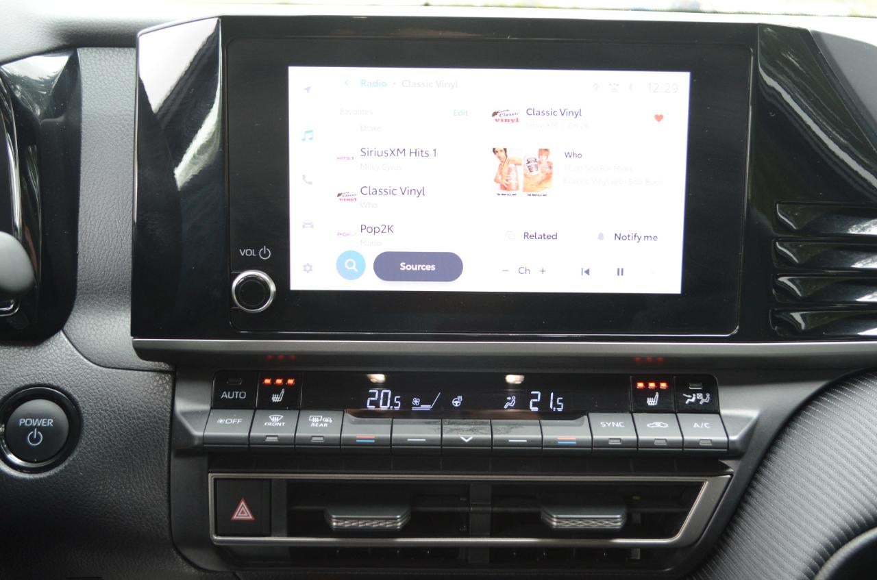 2025 Toyota Camry Hybrid SE