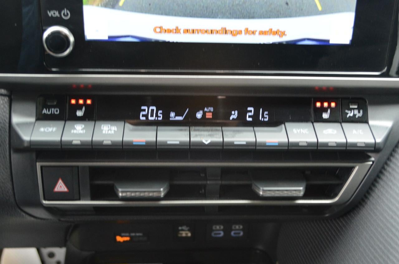 2025 Toyota Camry Hybrid SE