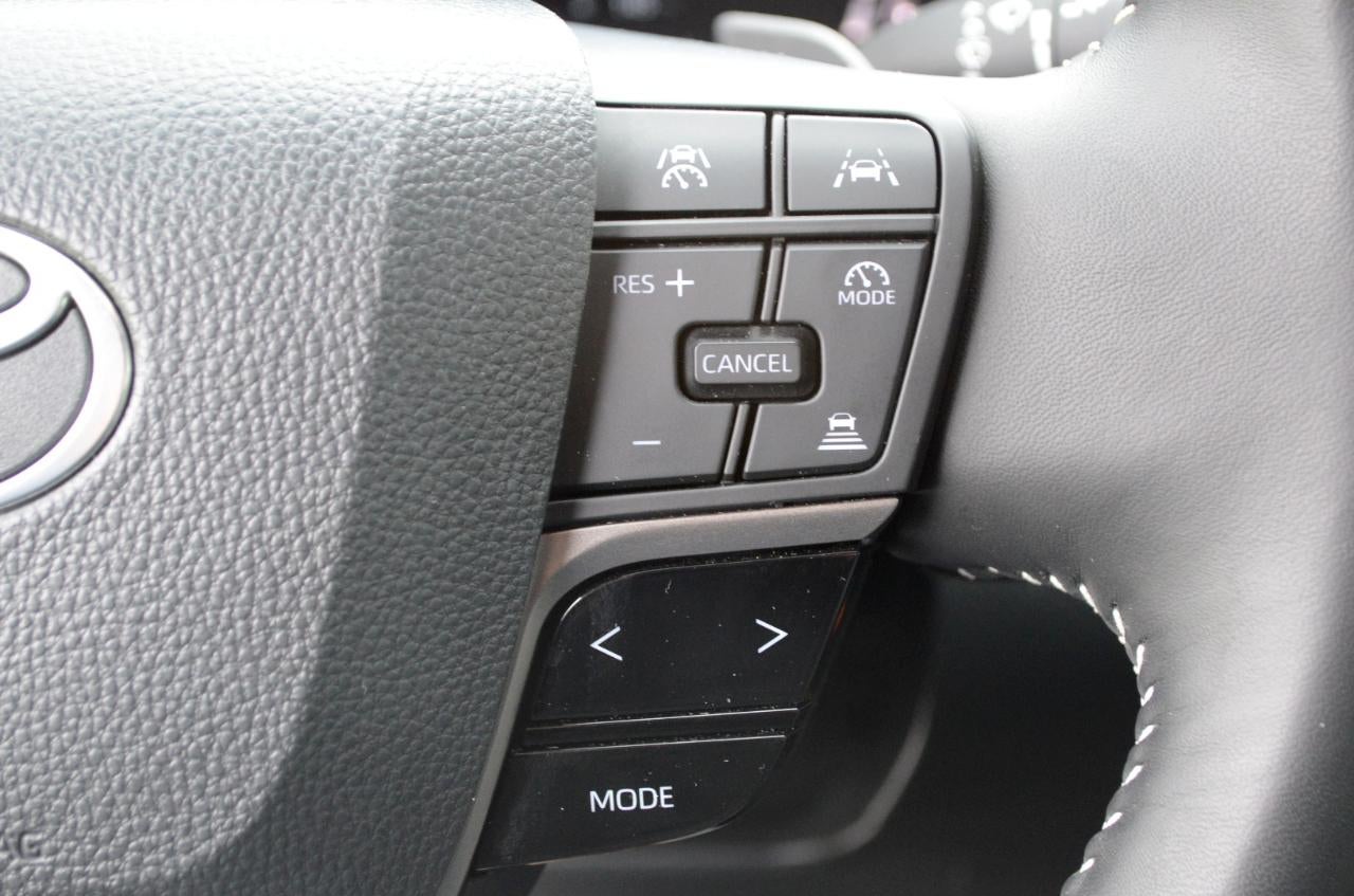 2025 Toyota Camry Hybrid SE