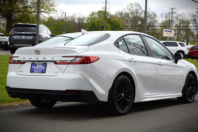 2025 Toyota Camry Hybrid SE