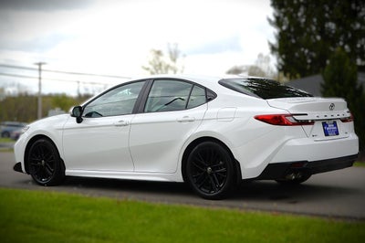 2025 Toyota Camry Hybrid SE