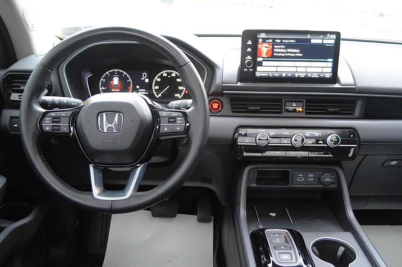 2025 Honda Pilot Touring AWD