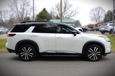2023 Nissan Pathfinder Platinum 4WD