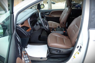2017 Toyota Sienna Limited Premium 7-Passenger