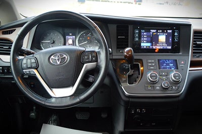 2017 Toyota Sienna Limited Premium 7-Passenger