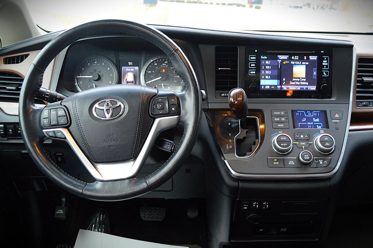 2017 Toyota Sienna Limited Premium 7-Passenger