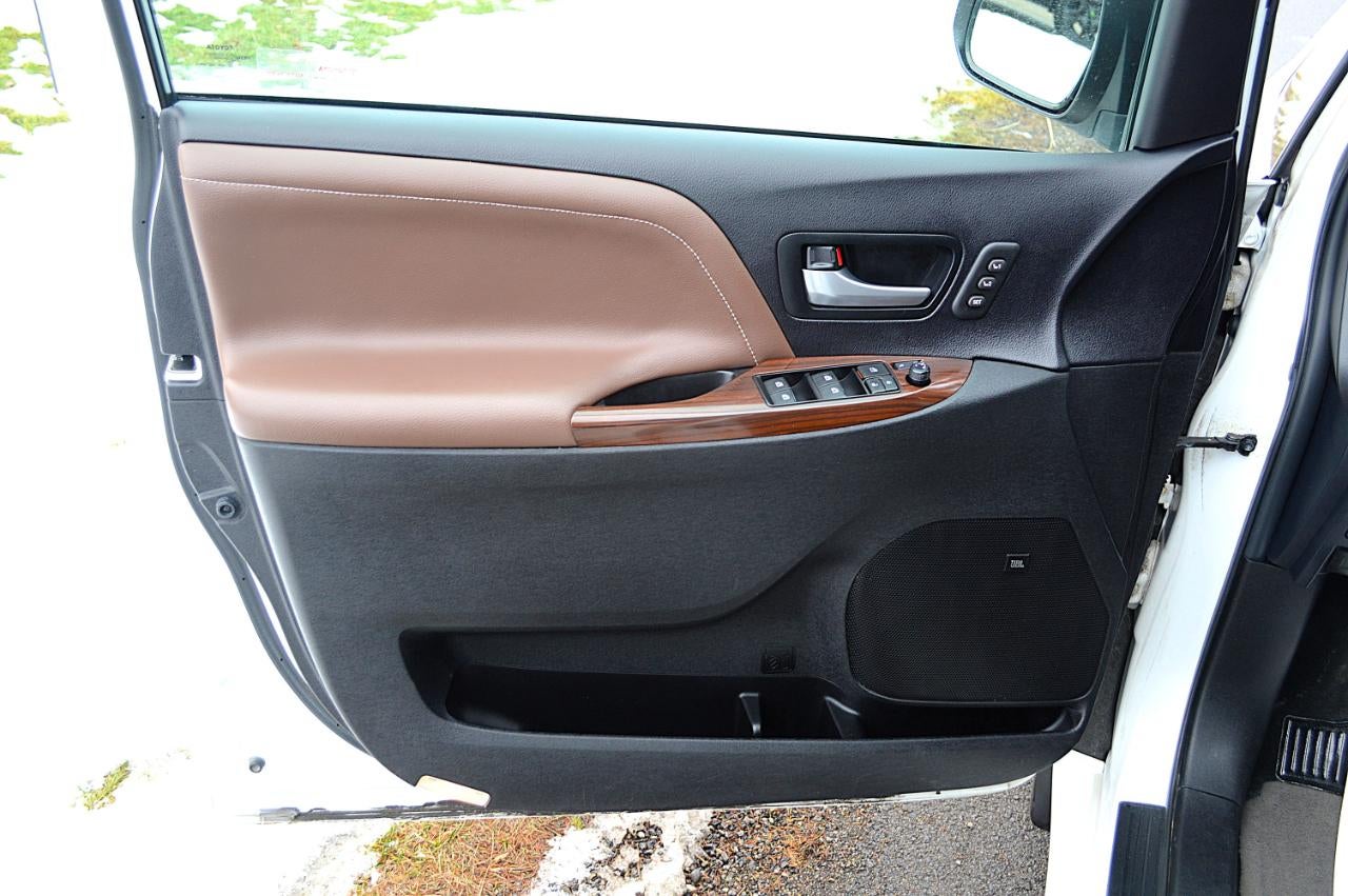 2017 Toyota Sienna Limited Premium 7-Passenger