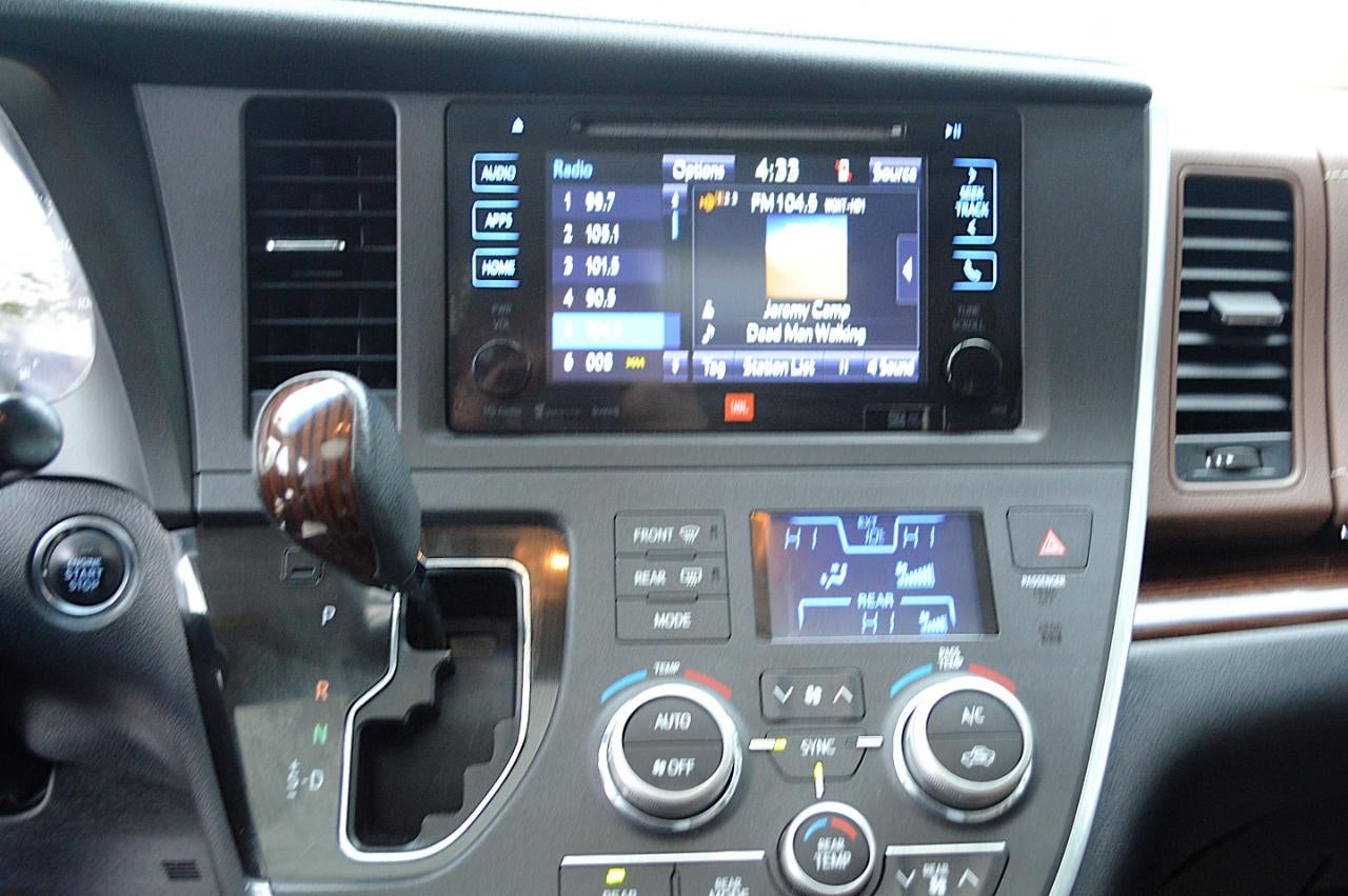 2017 Toyota Sienna Limited Premium 7-Passenger